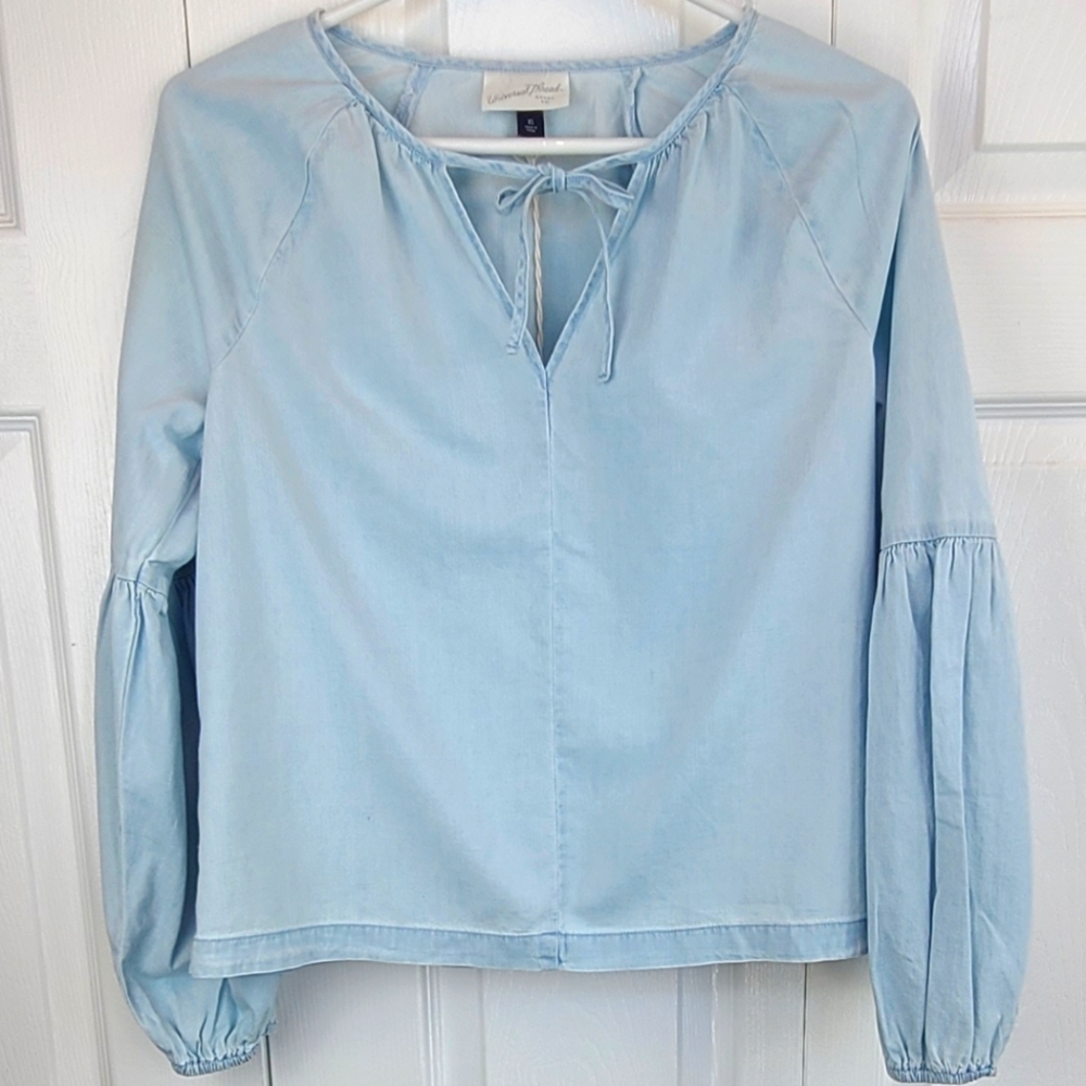 NWT ☆ Universal Thread Chambray Peasant Blouse XS
